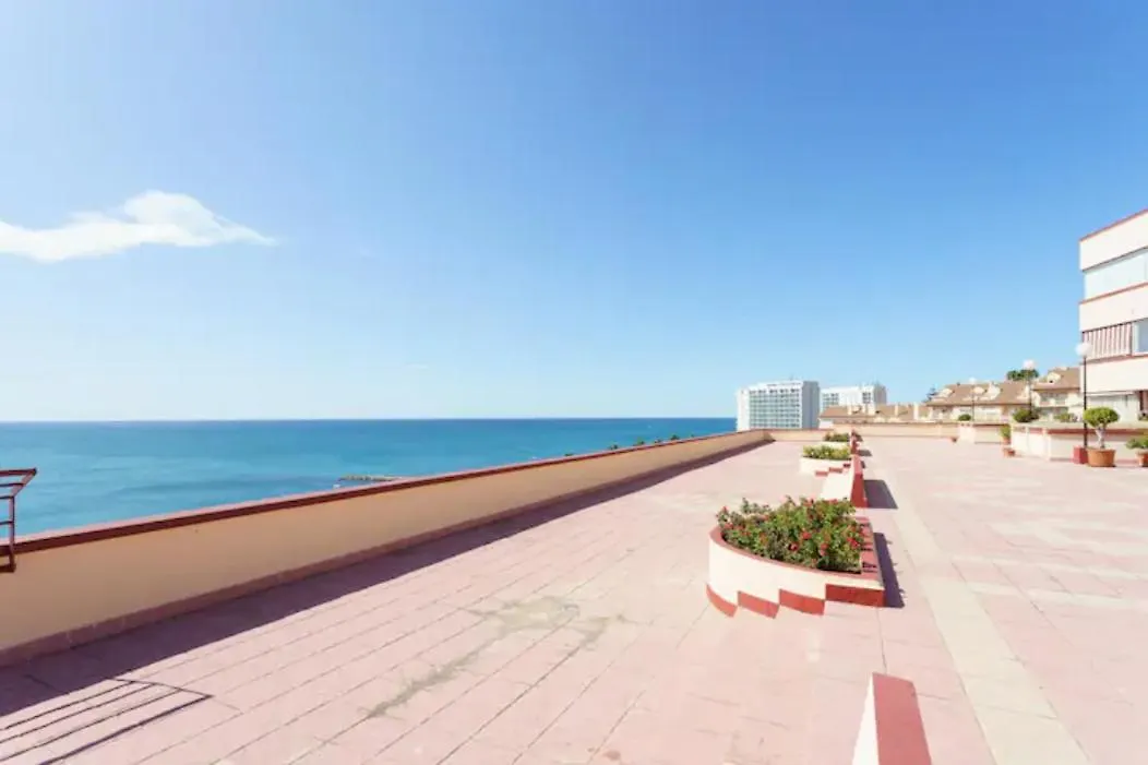 Chic Beachfront Flat With Amazing Sea Views And Private Indoor Parking Benalmádena Διαμέρισμα
