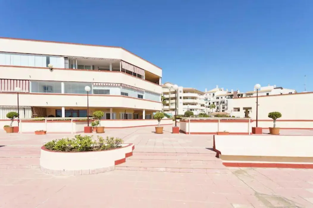 Chic Beachfront Flat With Amazing Sea Views And Private Indoor Parking بينالماذينا 0*,