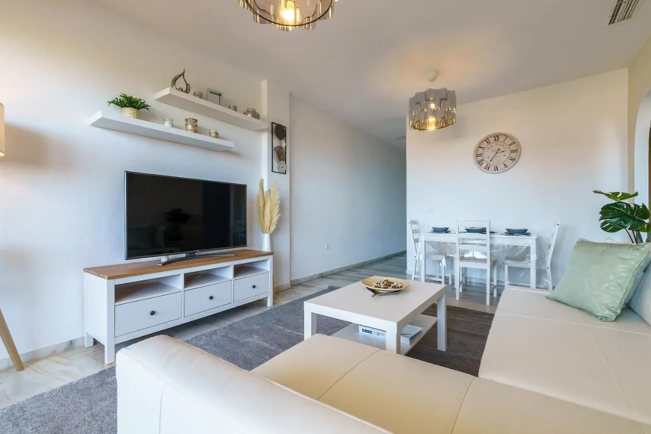 Chic Beachfront Flat With Amazing Sea Views And Private Indoor Parking بينالماذينا شقة