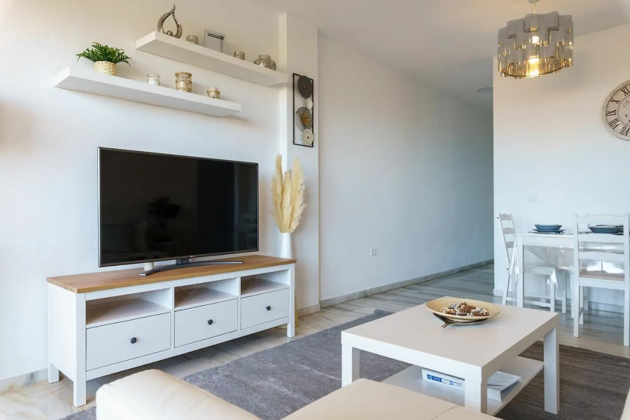شقة Chic Beachfront Flat With Amazing Sea Views And Private Indoor Parking بينالماذينا