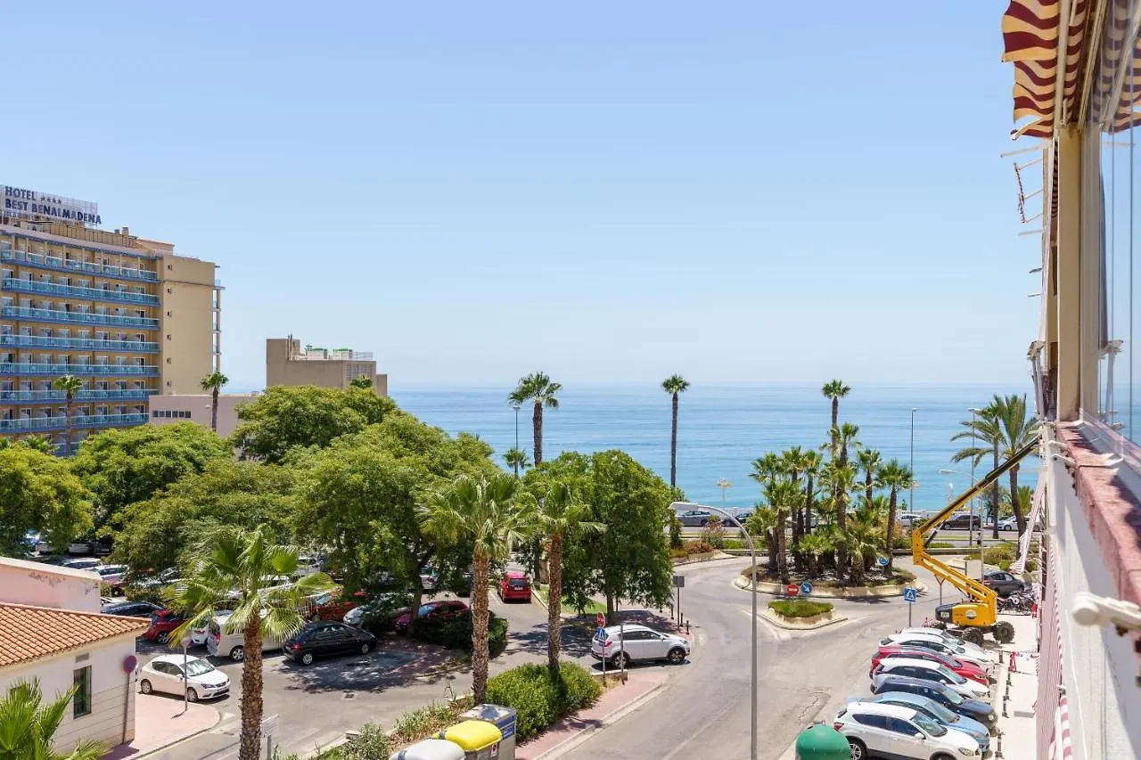 شقة Chic Beachfront Flat With Amazing Sea Views And Private Indoor Parking بينالماذينا